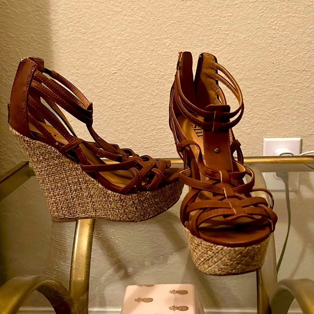 Tan Shi Wedges